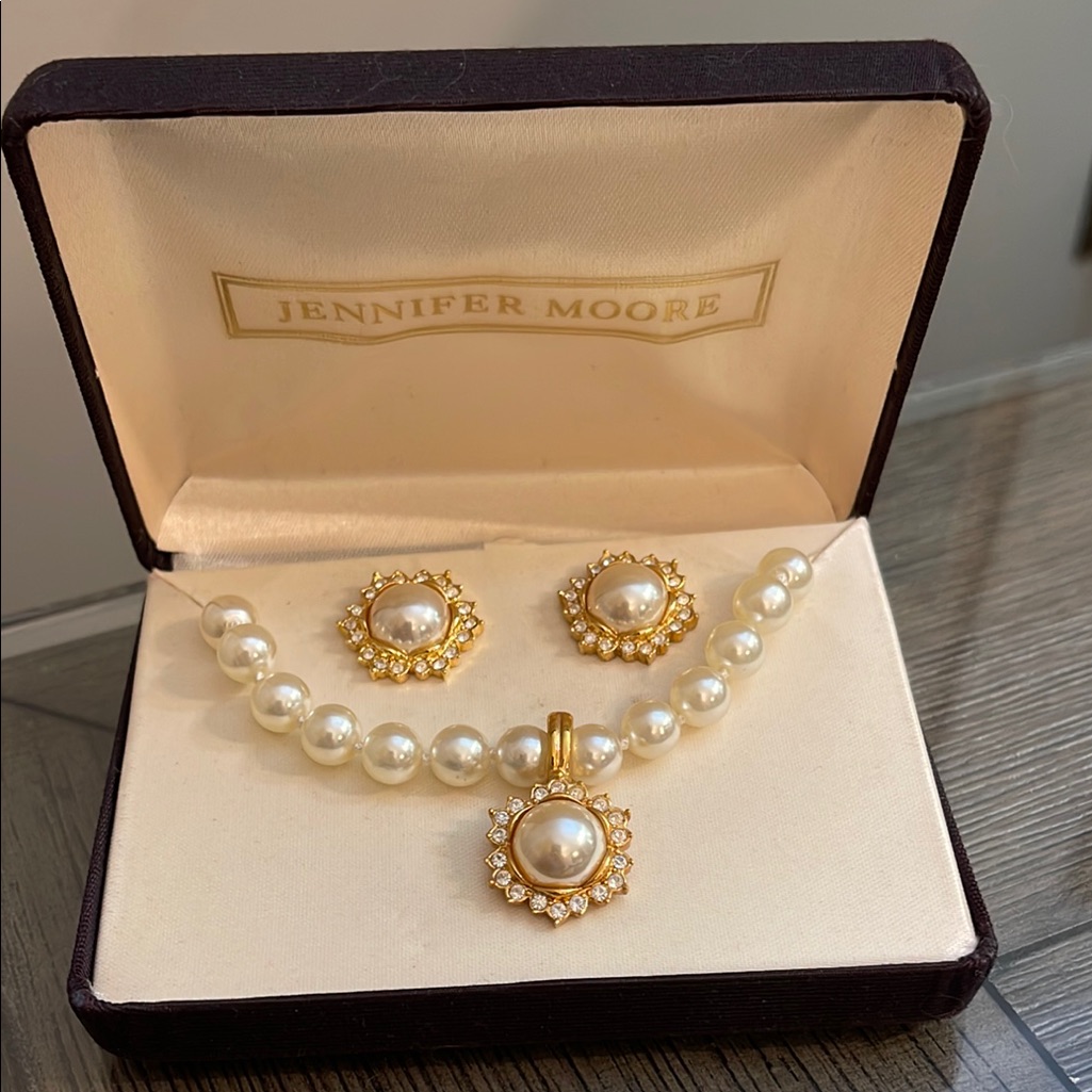 Jennifer Moore Gold And Pearl Jewelry Set
